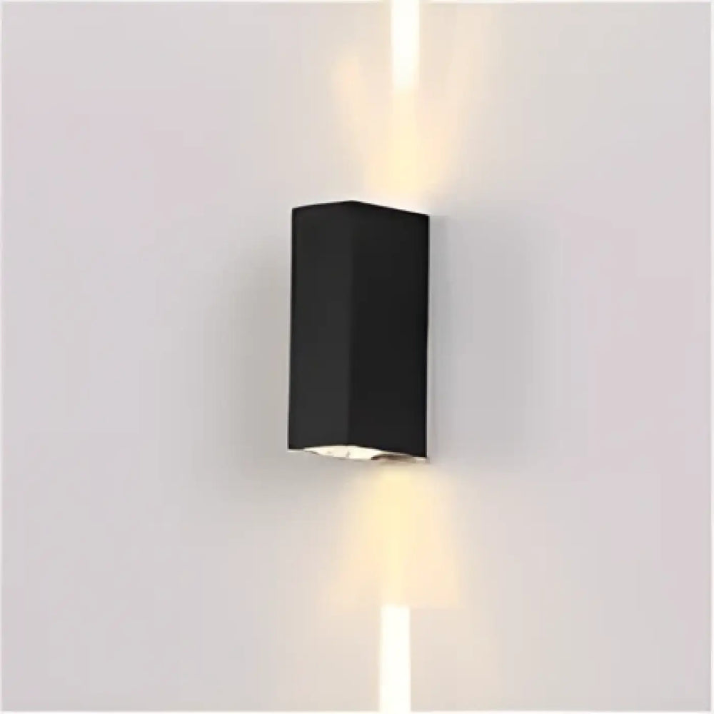 Applique murale vertex noire rectangulaire avec design moderne et faisceau lumineux chaud à la base