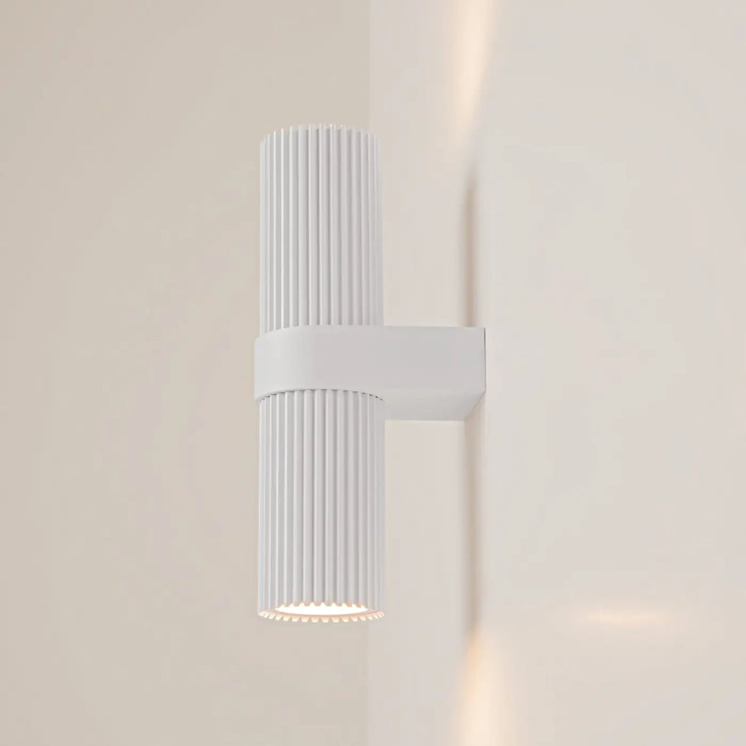 Applique murale dynamics cylindre strié blanc en céramique au design moderne pour éclairage mural élégant