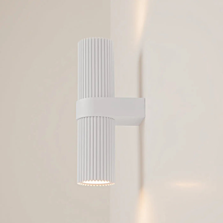 Applique murale dynamics cylindre strié blanc en céramique au design moderne pour éclairage mural élégant