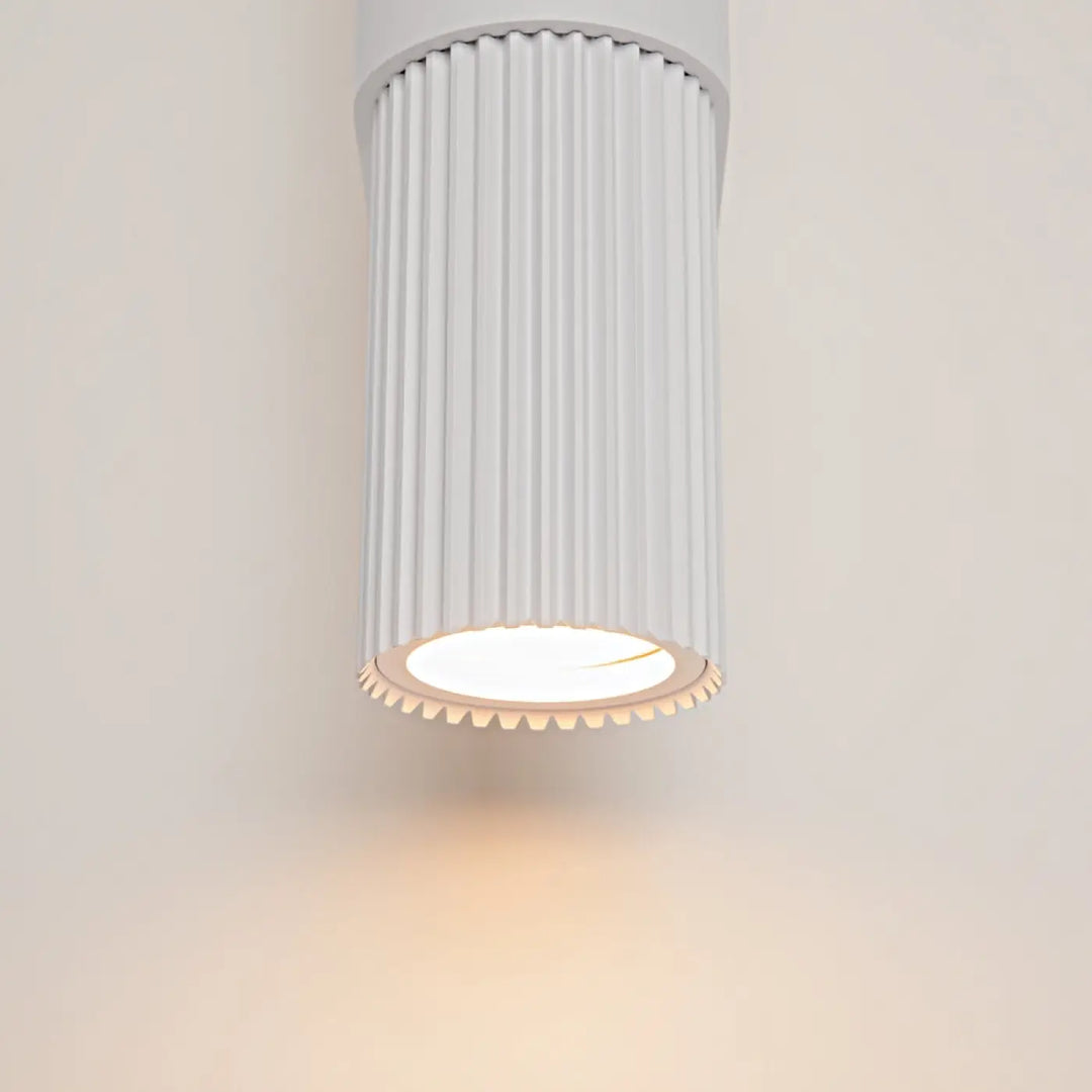 Applique murale dynamics cylindre strié blanc avec lumière chaude circulaire en bas monté au mur
