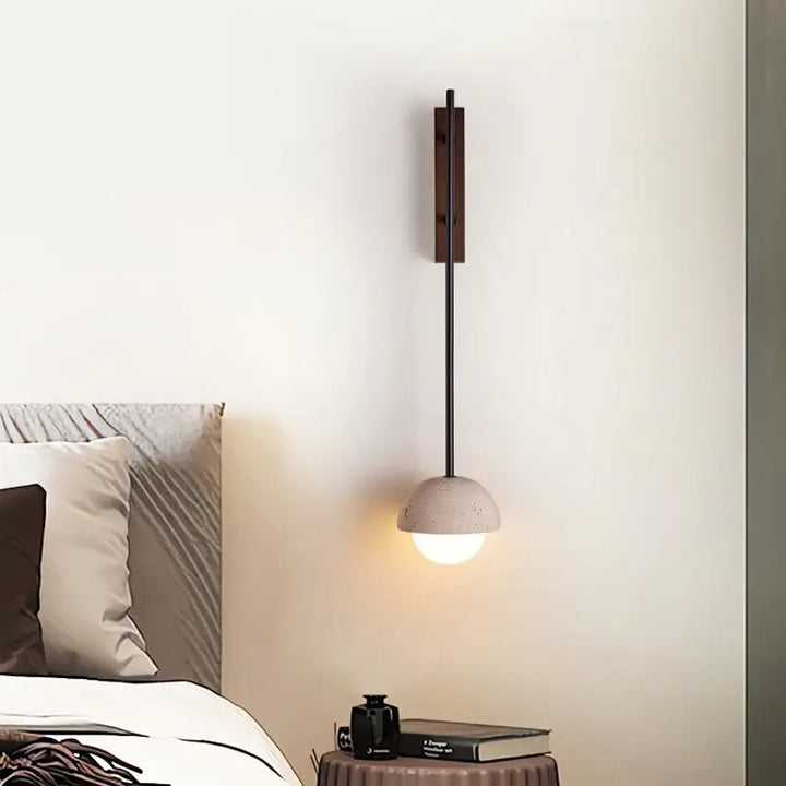 Applique murale élancée avec demi-sphère en pierre claire