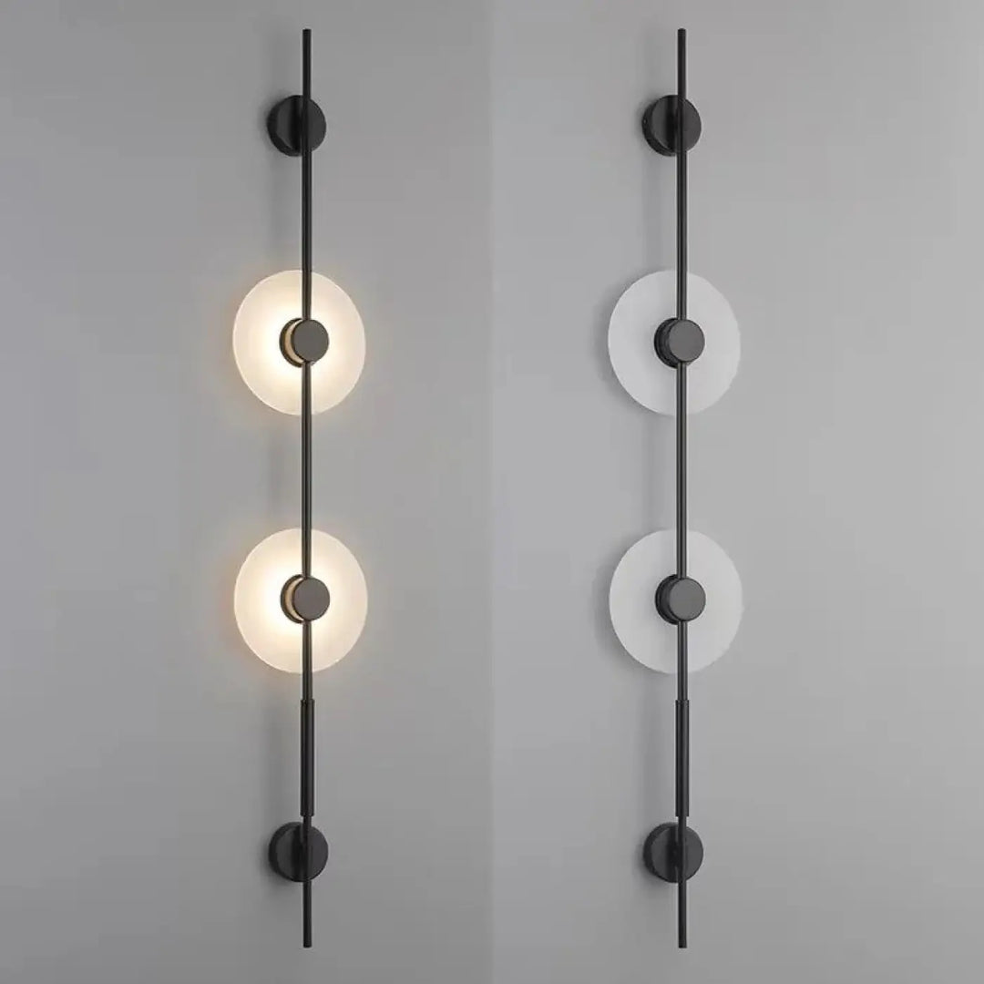 Applique murale moderne noire en métal avec abat-jour circulaire en verre dépoli pour salle à manger