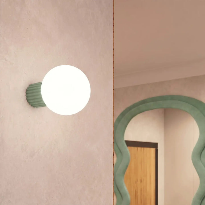 Applique murale sauge allumée, vue rapprochée