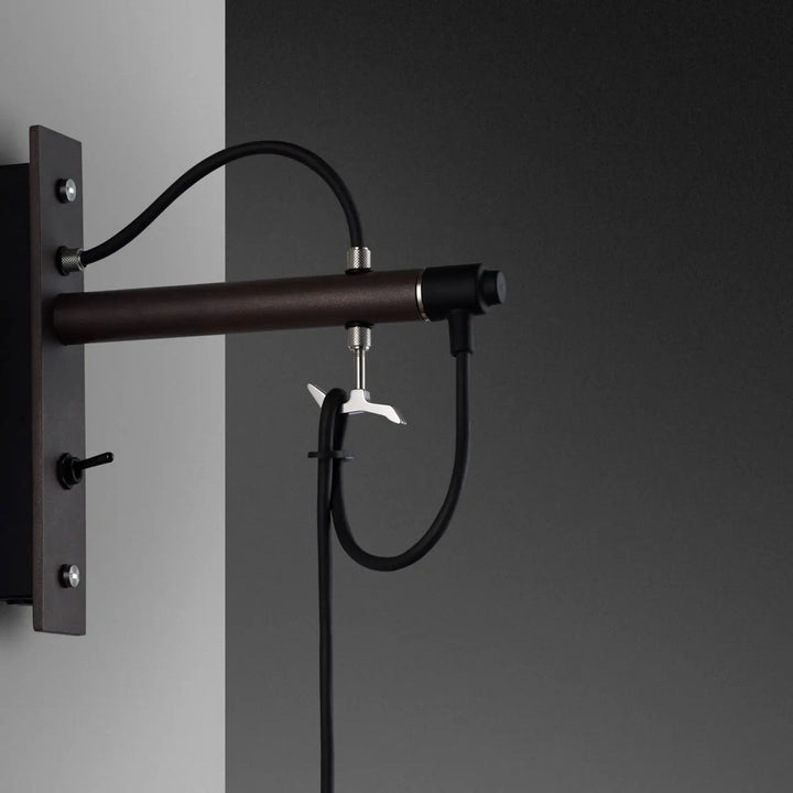 Applique murale Hooked grand modèle Graphite en acier, crochet et câble réglable #couleur_argent