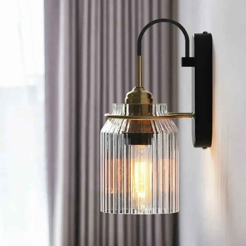 Applique murale industrielle en verre strié et métal pour déco loft