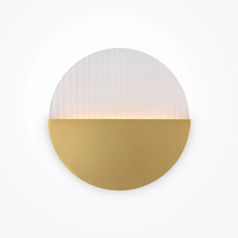 Applique murale jupiter disque doré moderne avec verre blanc cannelé diffusant une lumière chaude