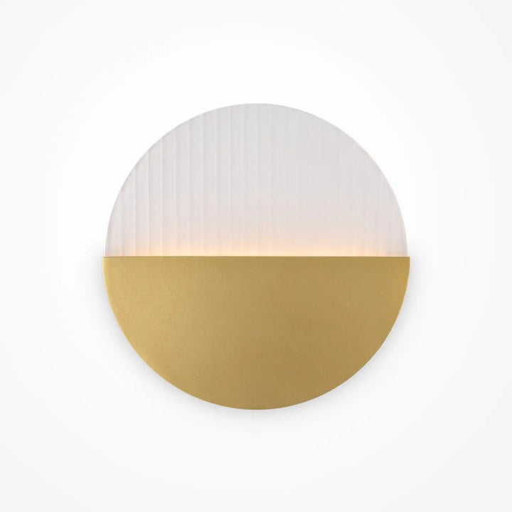 Applique murale jupiter disque doré moderne avec verre blanc cannelé diffusant une lumière chaude