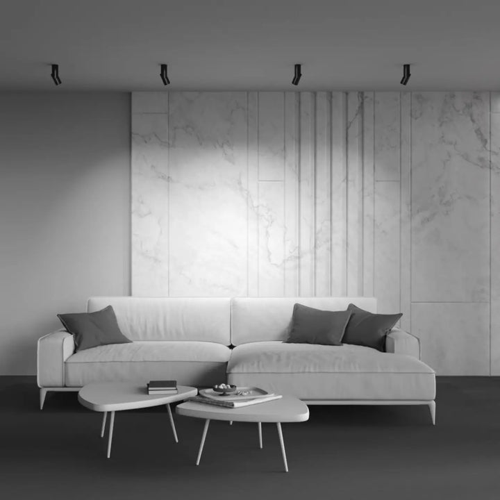 Applique murale profil plié en acier noir avec canapé sectionnel blanc moderne et coussins gris foncé