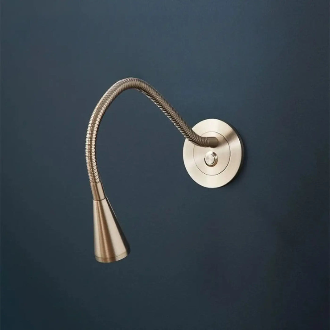 Applique murale cobra en laiton brossé avec abat-jour conique flexible pour lampe de lecture murale élégante