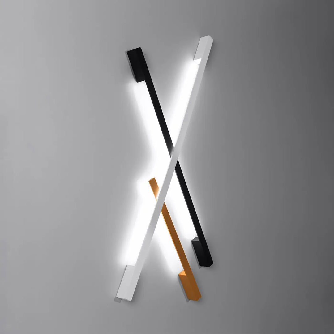 Applique murale lahti m 4000k avec module led intersectant noir blanc et boîtier étroit doré chaud