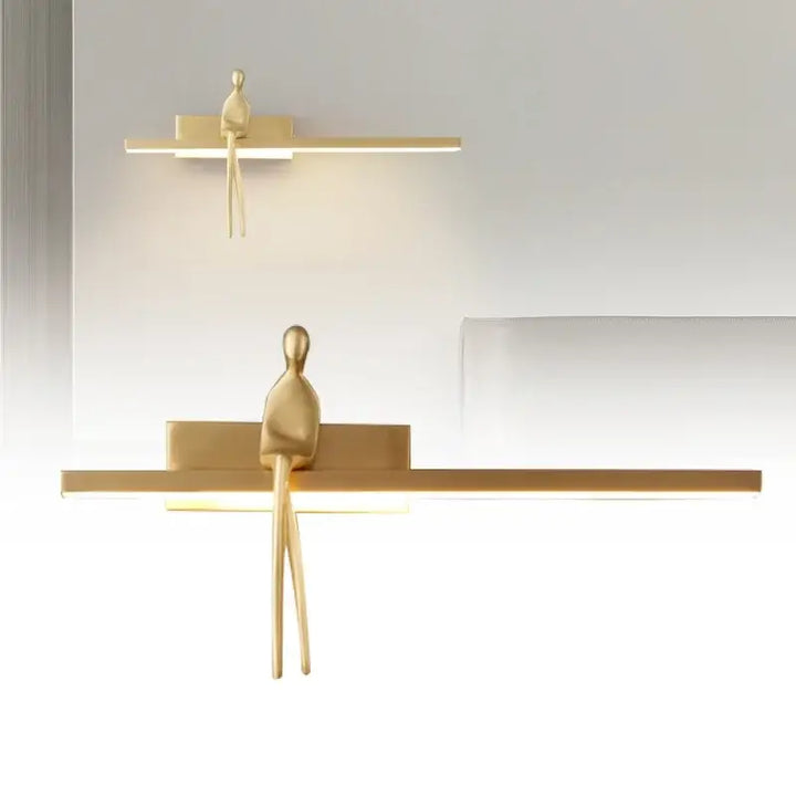 Applique Murale LED Avec Un Bonhomme Doré Assis