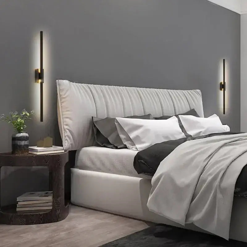 Applique Murale LED Au Design Épuré En Noir Et Doré