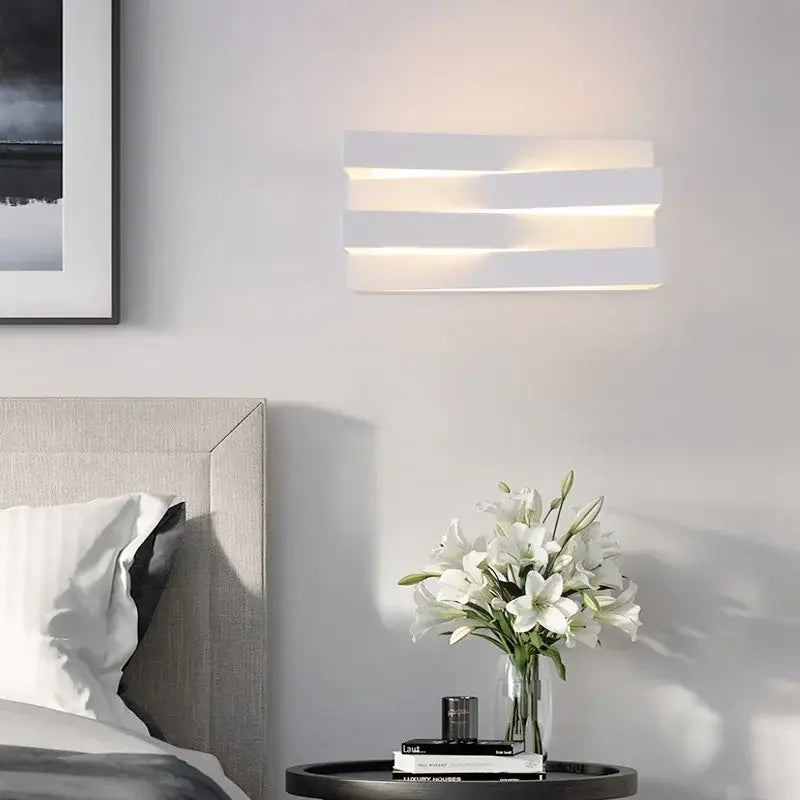 Applique Murale LED Design Moderne Noire Ou Blanche Graphique