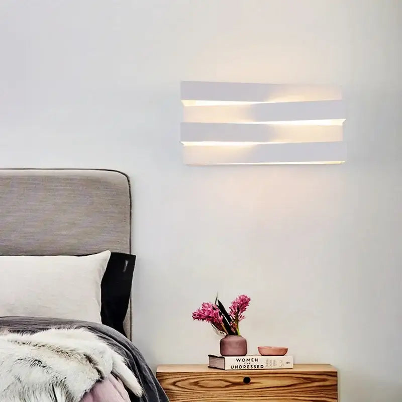 Applique Murale LED Design Moderne Noire Ou Blanche Graphique
