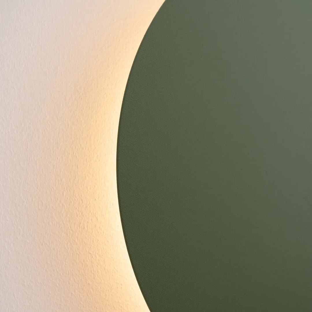 Applique murale BORGEN vert olive allumée, détail du bord
