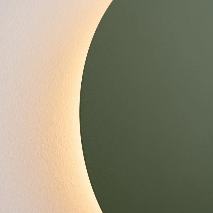 Applique murale BORGEN vert olive allumée, détail du bord