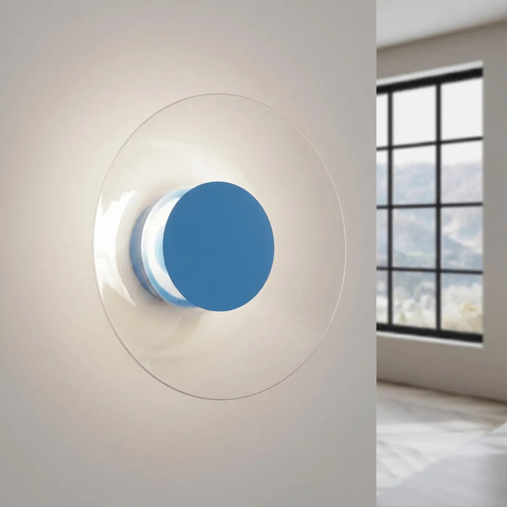 Applique murale ASTRO bleu clair allumée, halo derrière le disque