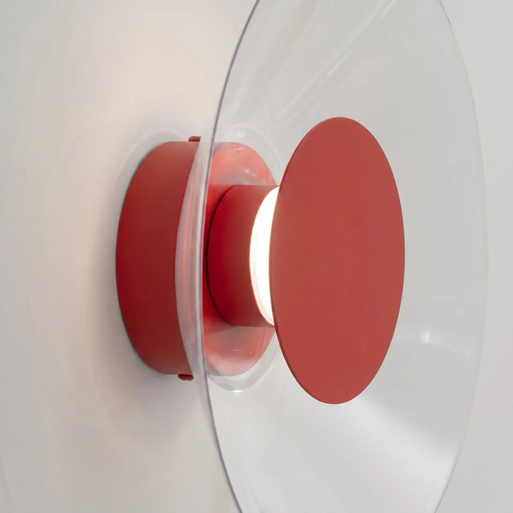 Applique murale ASTRO rouge vue de profil, disque transparent