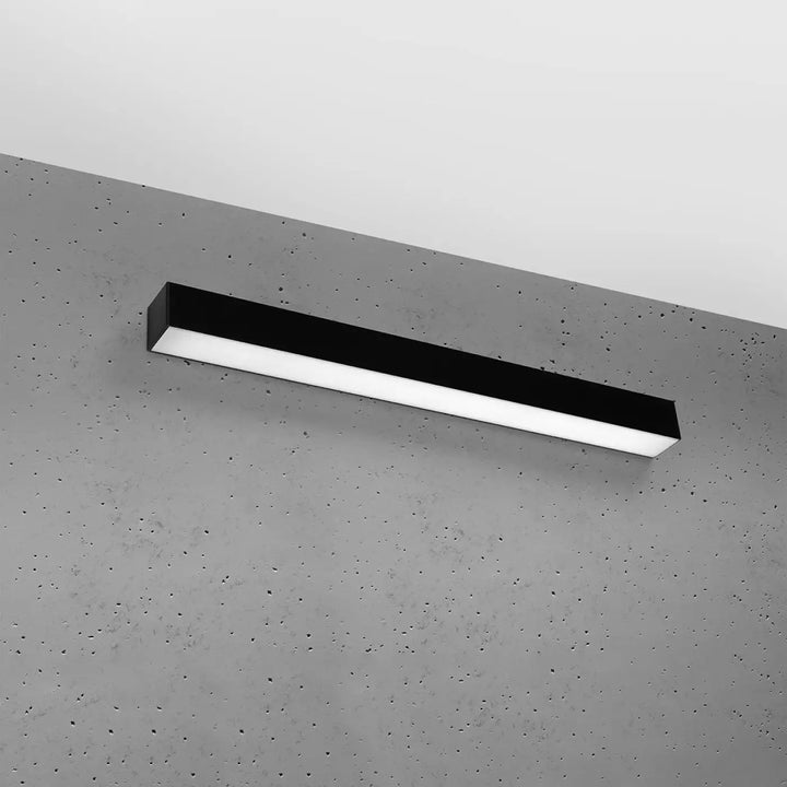 Applique murale linéaire PINNE noir éteinte, posée au mur