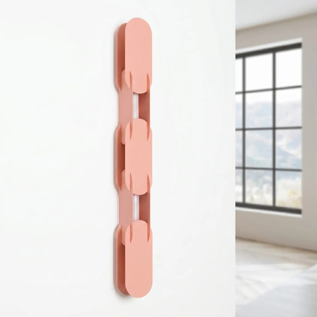 Applique murale CHAIN pêche éteinte, posée au mur