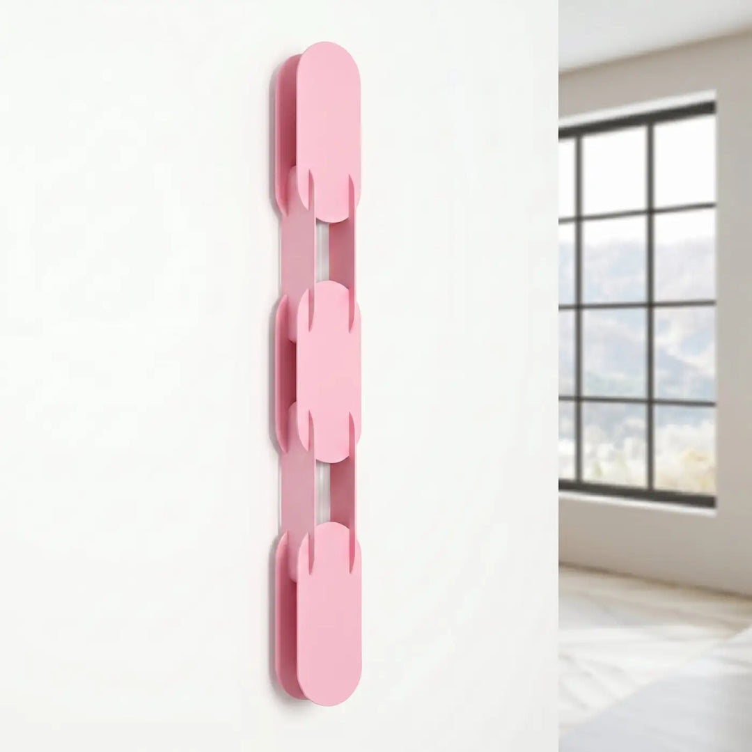 Applique murale CHAIN rose éteinte, posée au mur