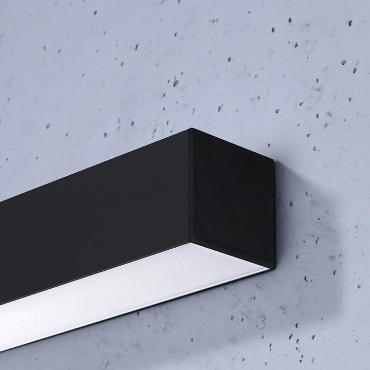 Applique murale pinne 200 noire en module led avec finition mate, idéale pour bureau à domicile et paramètres déclairage