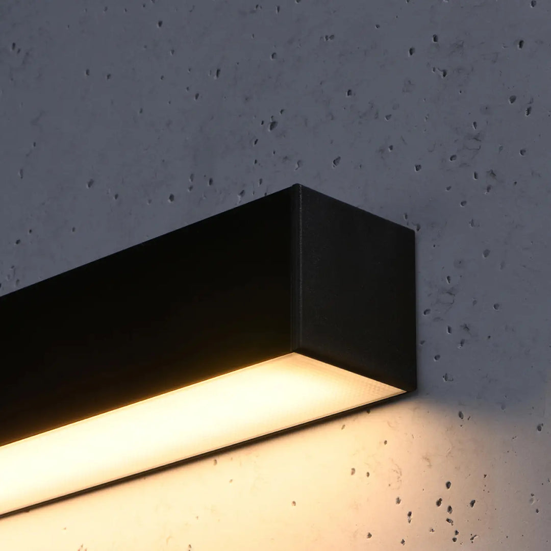 Applique murale noire pinne 200 avec module led 3000k idéale pour bureau à domicile et paramètres d’éclairage optimal