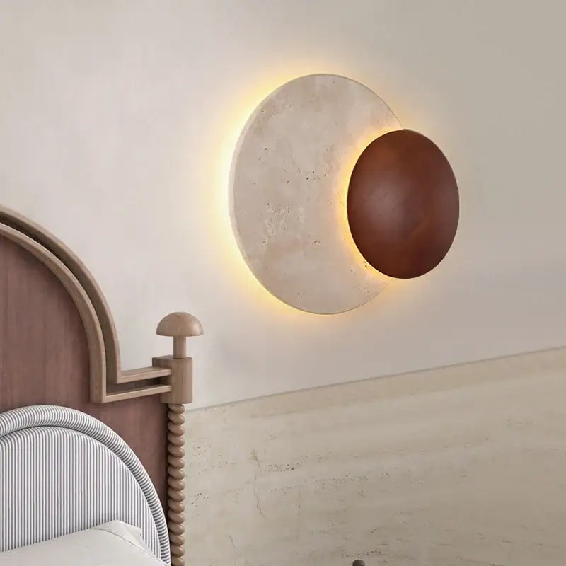 Applique murale LED en pierre blanche et bois noble

