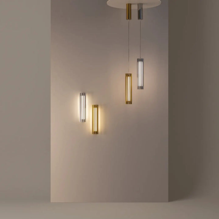 Applique murale sonata cylindre en finition or brossé et chrome avec lames verticales diffusant une lumière ambiante led