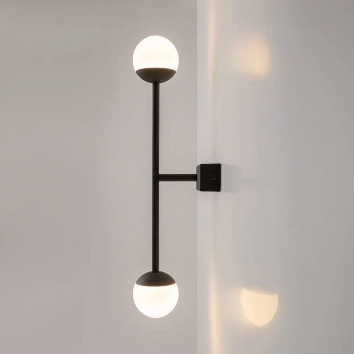 Applique murale led noire moderne avec deux globes en verre dépoli cercle lumineux touch