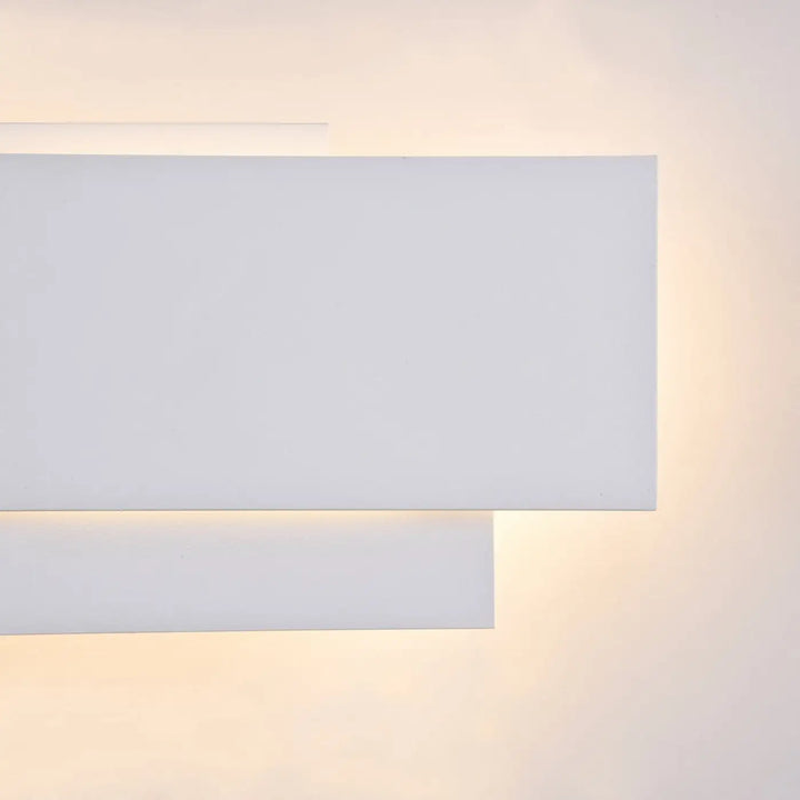 Applique murale led en acier blanc rectangulaire moderne avec éclairage ambiant chaud et design minimaliste