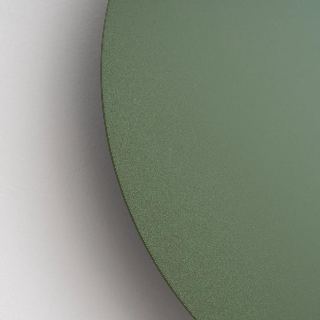 Applique murale borgen 3000k avec miroir circulaire mat vert olive dans la collection borgen comprend des appliques murales modernes