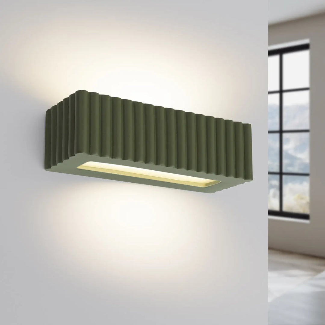 Applique murale rigata en céramique vert olive avec lumière led chaude pour une fonctionnalité élégante et moderne