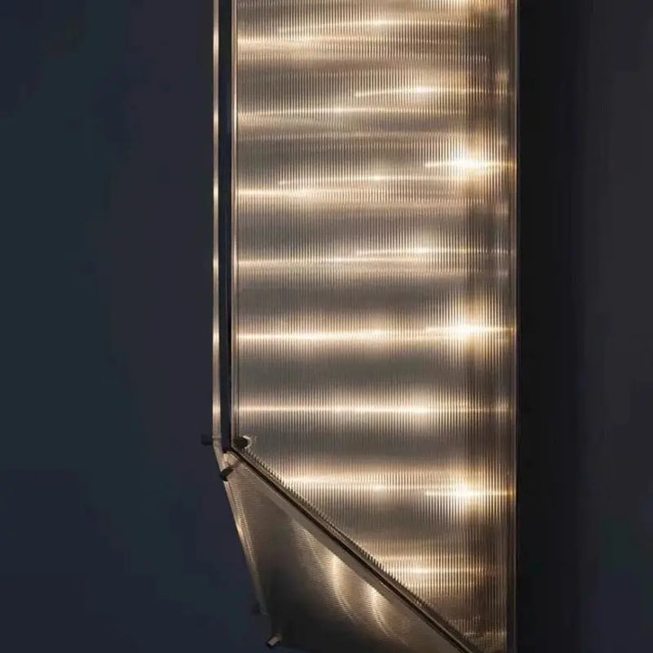 Applique murale longiligne en métal doré et led style chic