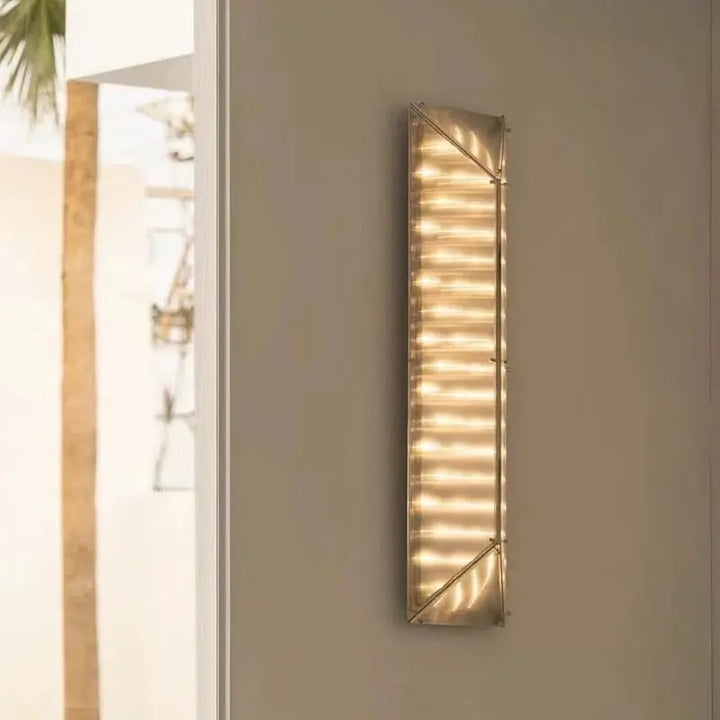Applique murale longiligne en métal doré et led style chic