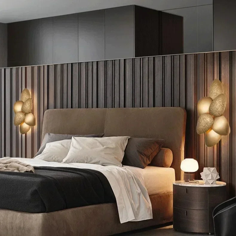 Applique murale luxe formes feuilles dorée au design raffiné