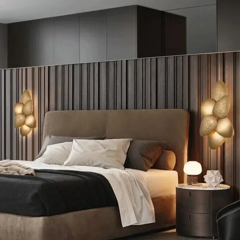 Applique murale luxe formes feuilles dorée au design raffiné