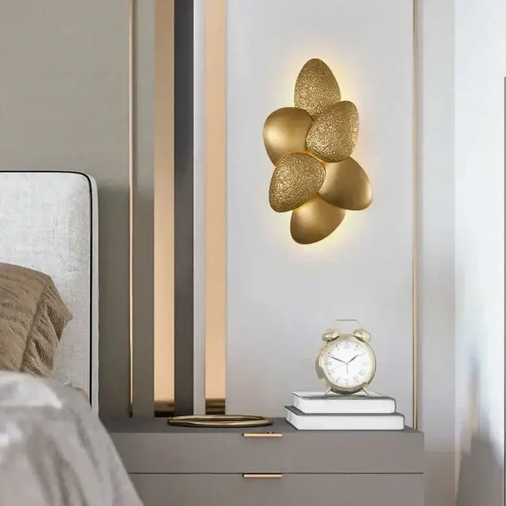 Applique murale luxe formes feuilles dorée au design raffiné