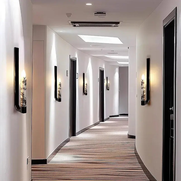 Applique murale de luxe en marbre à l’aspect bougie raffinée