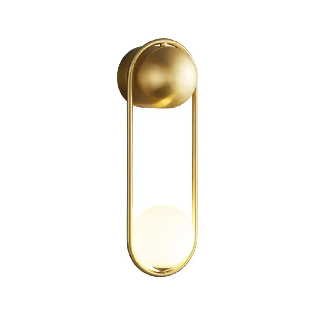 Applique murale isaiah en métal doré avec design minimaliste et deux sphères en verre pour lumière blanche elegante