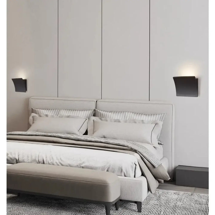 Applique murale minimaliste courbe contemporaine au style épuré