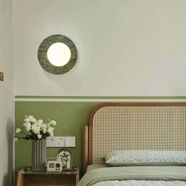 Applique murale emeris circulaire avec cadre vert effet marbre et centre lumineux blanc éclatant