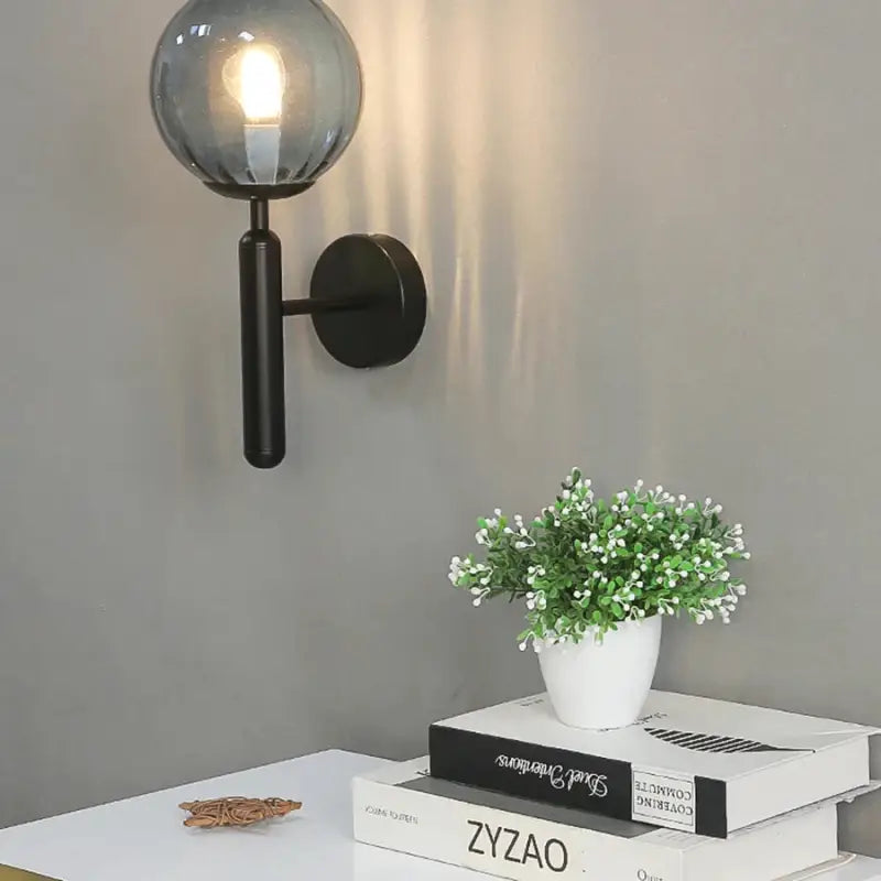 Applique murale moderne boule verre fumé et métal noir design