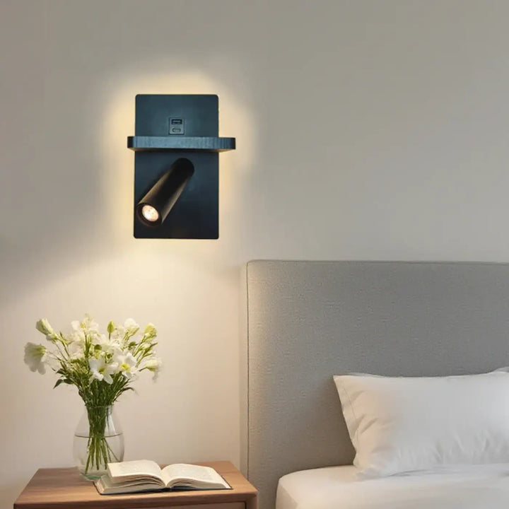 Applique murale moderne noire avec spot ajustable et design rectangulaire slim pour lecture murale sanil