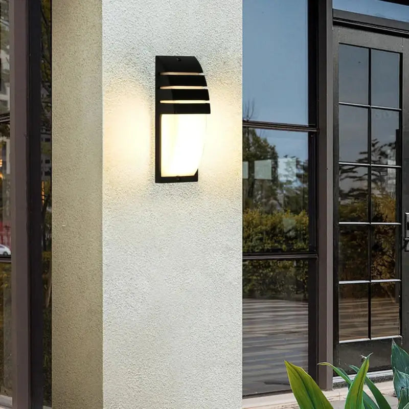 Applique murale moderne en métal noir avec diffuseur led design