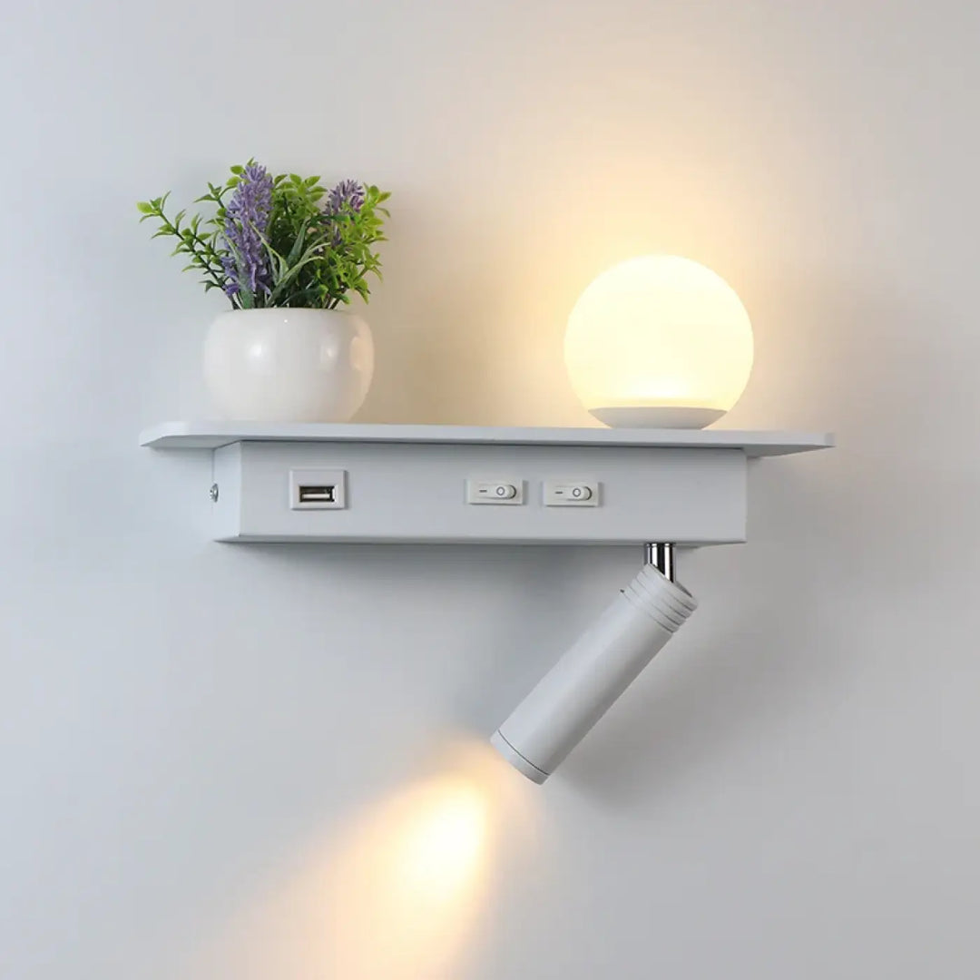 Applique murale moderne blanche avec lampe globe, spot réglable et port usb intégré modèle chary