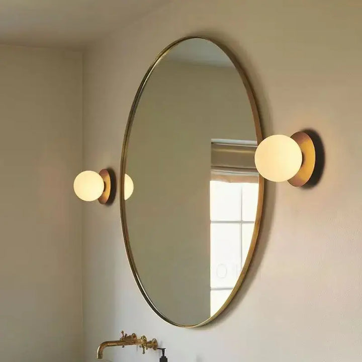 Applique murale moderne en verre opalin pour salle de bain design