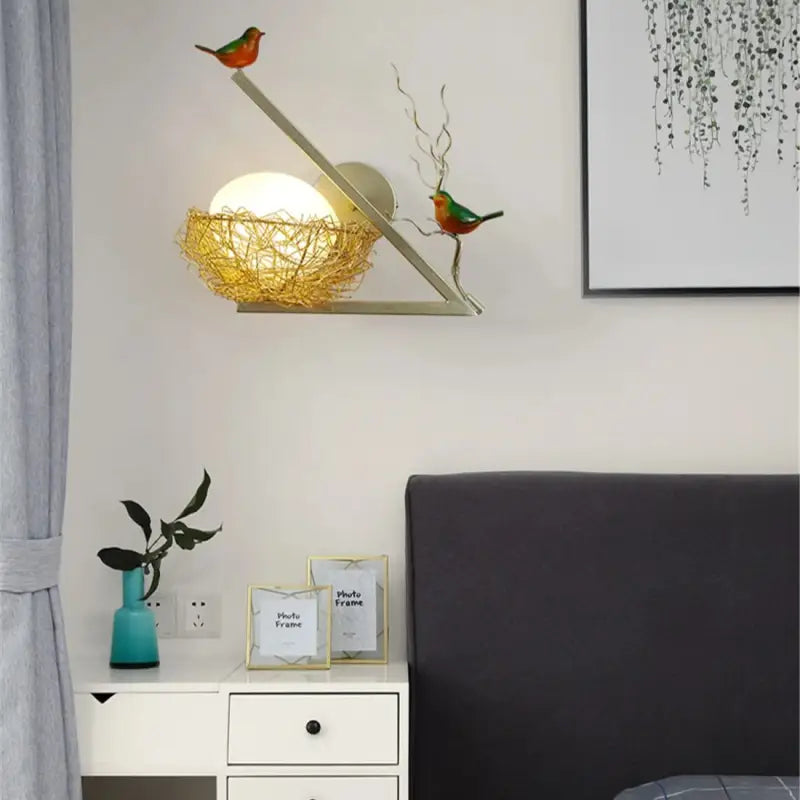 Applique Murale Nid Doré Avec Oiseaux Et Boule Lumineuse