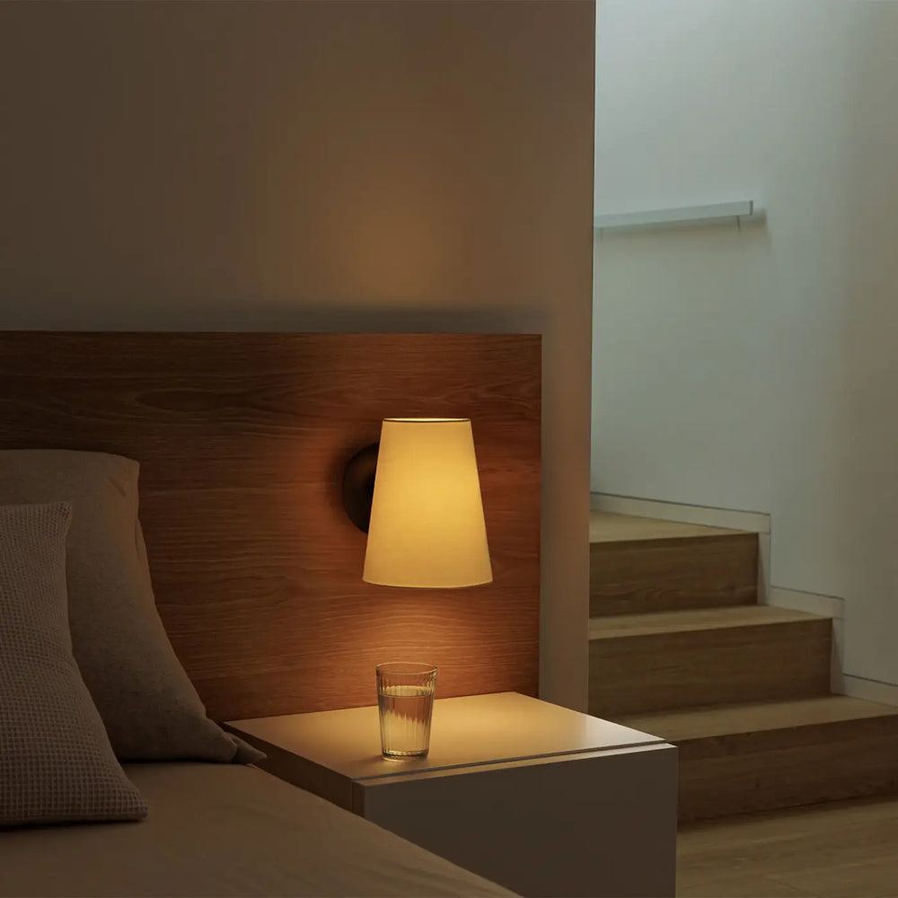Applique Lupe noire et beige dans un intérieur