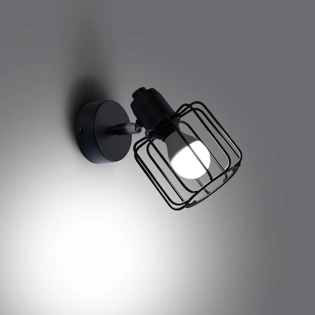 Applique murale beluci 1 noir style loft avec spot industriel mural et garde en metal de la collection beluci